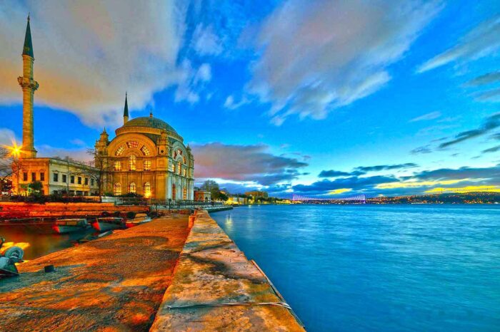 Tour por el Palacio de Dolmabahce y el Bósforo